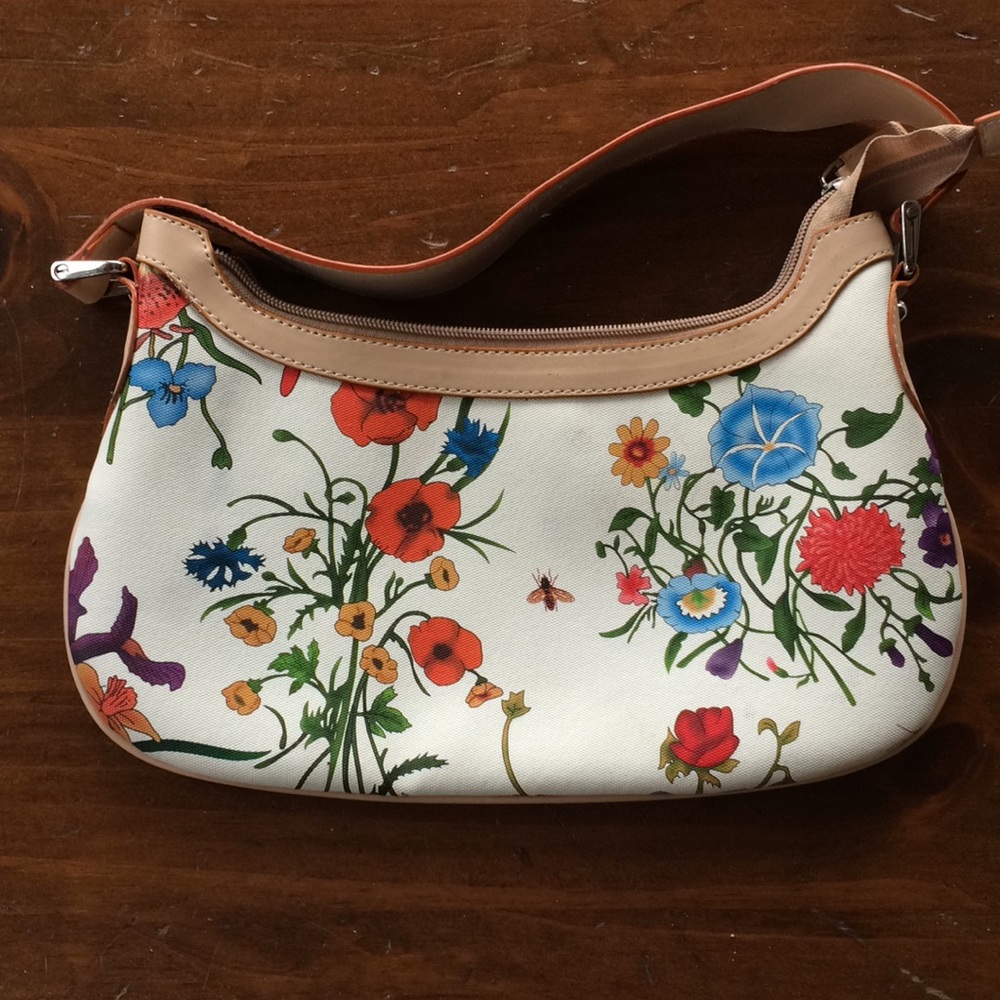 Gucci Floral Hobo 👜 Small adorable purse! 🌹💐 - Picture 2 of 9